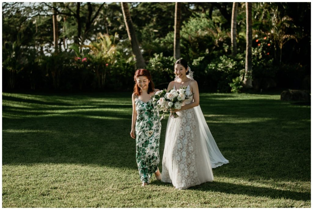 Olowalu Wedding Elopement Photographer picture of bride waiting to get married walking down aisle