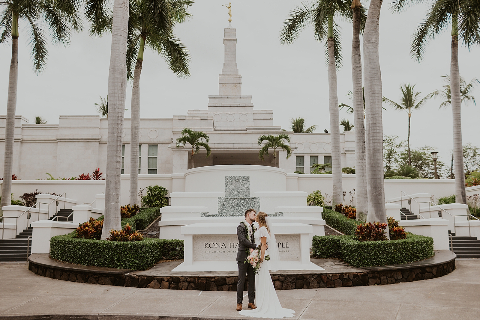 Bride and Groom kissing in front of Kona Temple